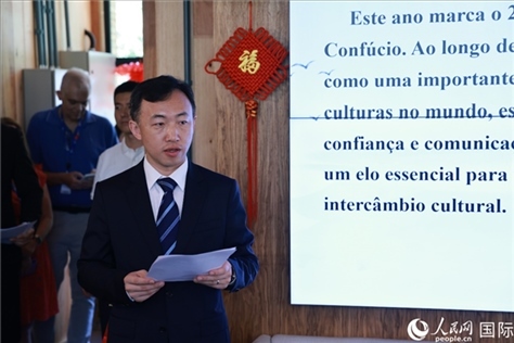 中國駐里約總領(lǐng)館副總領(lǐng)事王海濤在活動現(xiàn)場致辭。人民網(wǎng)記者 陳海琪攝