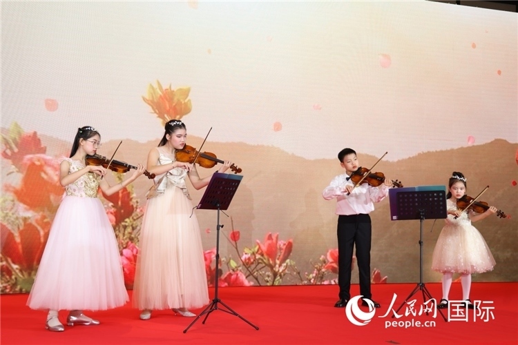 中國青少年樂器表演。人民網記者任皓宇攝