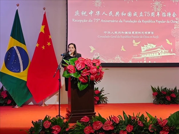 伯南布哥州州長代表、科技廳長維達爾在招待會上致辭。 中國駐累西腓總領(lǐng)館供圖