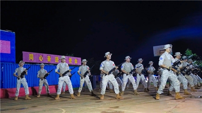 刺殺操展示氣勢沖天。孫千攝