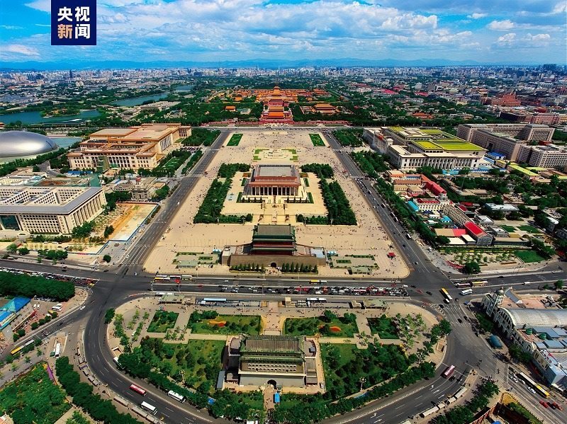 △全長(zhǎng)7.8公里的北京中軸線上，分布有鐘鼓樓、景山、故宮等15處遺產(chǎn)構(gòu)成要素。