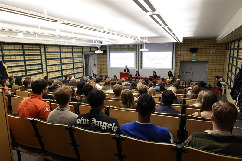 中國駐瑞典大使崔愛民訪問烏普薩拉大學(xué)并發(fā)表演講。中國駐瑞典大使館供圖