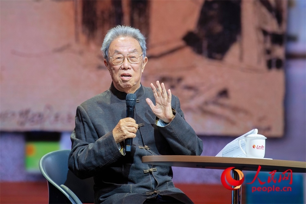 王蒙以《與時(shí)代同行 與人民同心》為題演講。人民網(wǎng)記者 翁奇羽攝