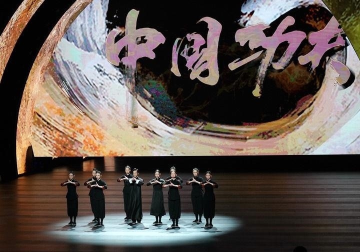 2024年9月19日，演職人員在北京文化論壇專場文藝演出中表演舞劇《詠春》。