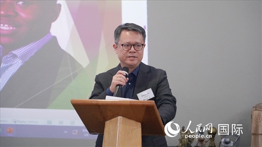 中國駐南非使館經(jīng)商處參贊邱忠義發(fā)言。 人民網(wǎng) 張茜攝