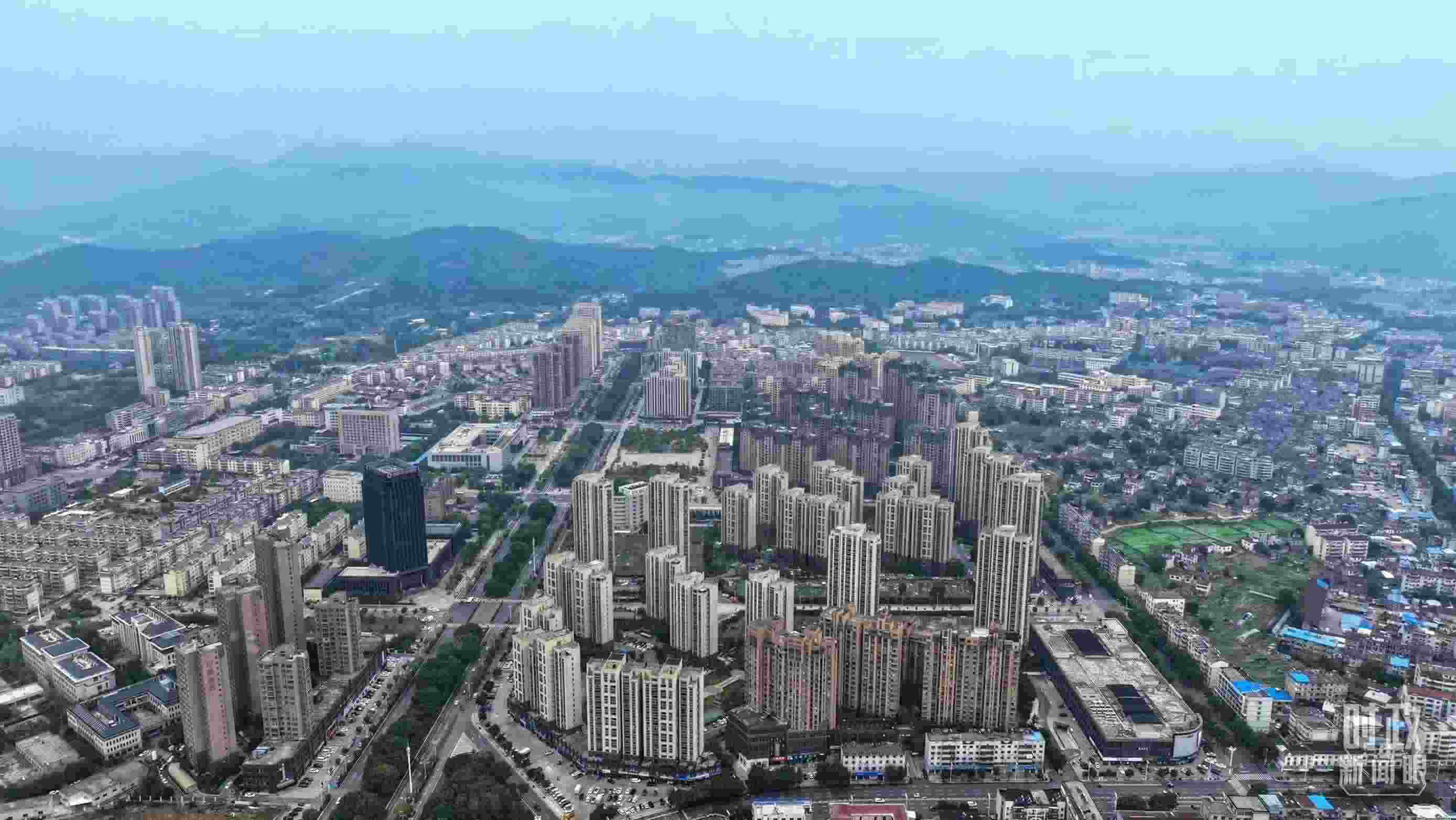 △俯瞰桐城市。（總臺記者葛啟文拍攝）