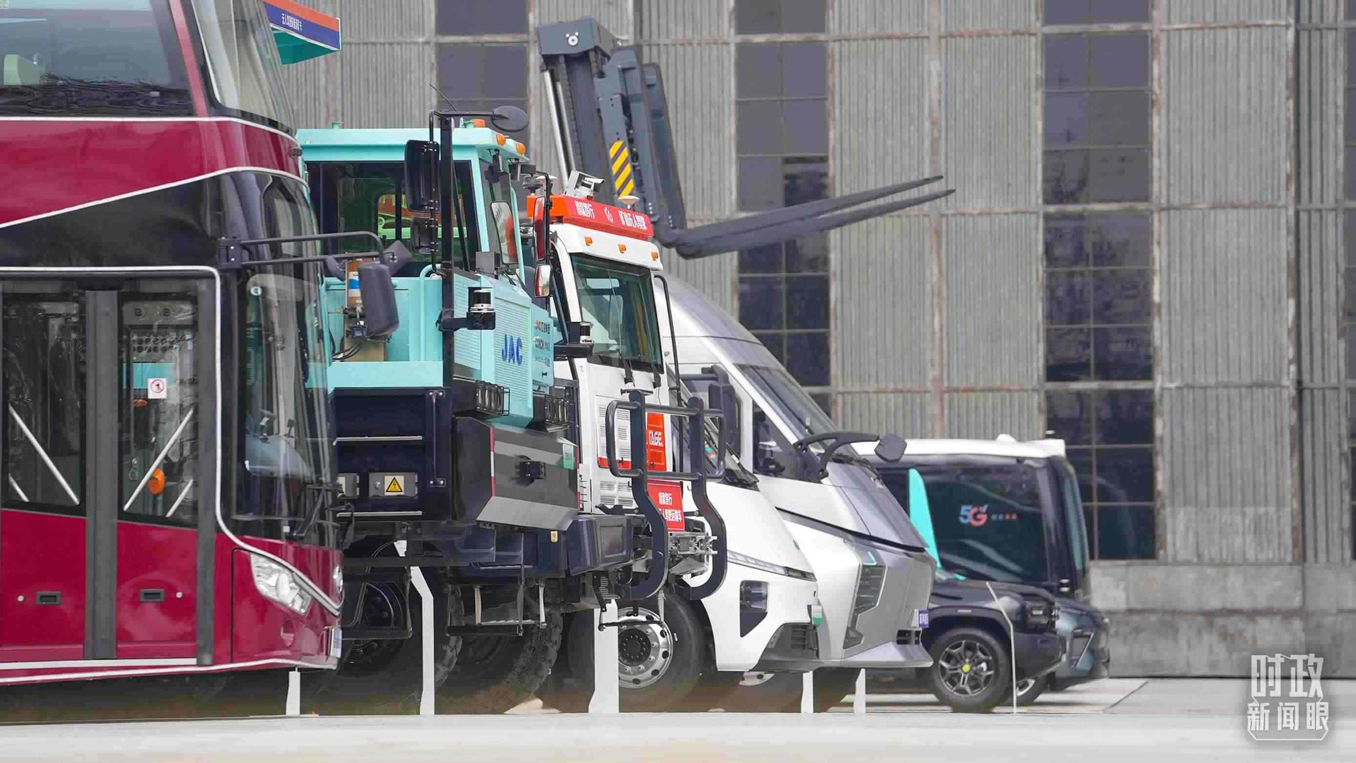 △安徽省重大科技創(chuàng)新成果集中展示展出的新能源汽車。（總臺央視記者金雨秋拍攝）