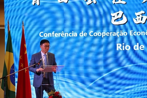 浙江省僑聯(lián)副主席兼巴西華人文化交流協(xié)會榮譽主席尹霄敏在活動現(xiàn)場致辭。人民網(wǎng)記者 陳海琪攝