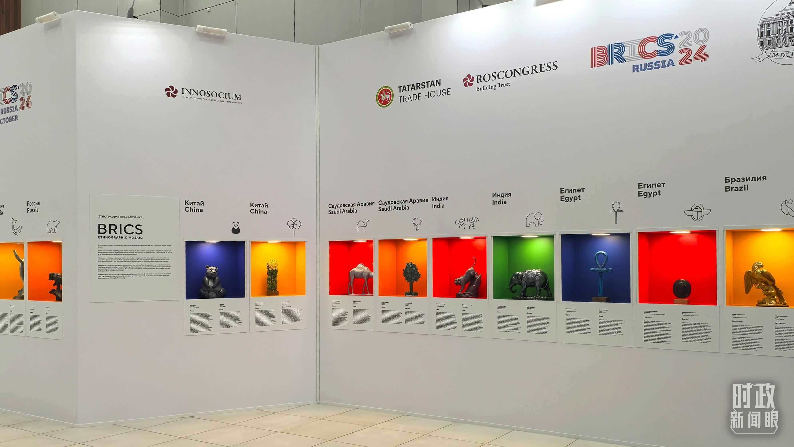 △ 喀山會展中心內(nèi)展示的金磚國家工藝品。（總臺央廣記者潘毅拍攝）