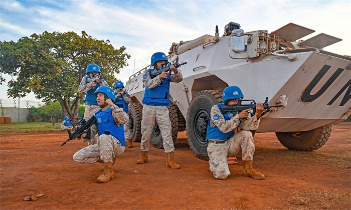 保持防衛(wèi)警戒。孫千攝