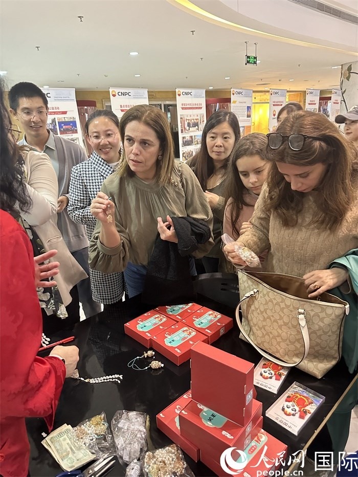 中國傳統(tǒng)非物質文化遺產(chǎn)互動展示。人民網(wǎng)記者 郝瑞敏攝