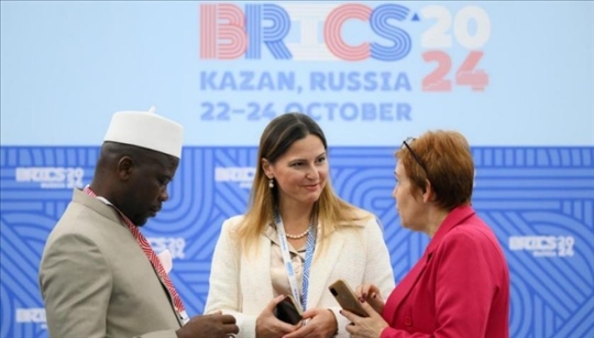 金磚國(guó)家領(lǐng)導(dǎo)人第十六次會(huì)晤期間，新聞?dòng)浾咴趪?guó)際新聞中心工作