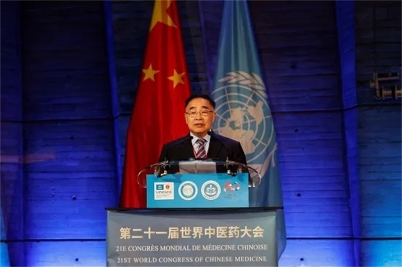 圖1：世界中聯(lián)副主席張伯禮院士致歡迎詞。世界中聯(lián)供圖