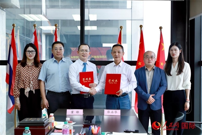 會談現(xiàn)場。左三為泰中僑商聯(lián)合會副主席董峰；右三為浙江大學(xué)光華法學(xué)院黨委書記張永華。人民網(wǎng)記者 簡承淵攝