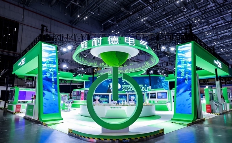 2023年，施耐德電氣在第六屆中國國際進口博覽會現(xiàn)場。施耐德電氣供圖