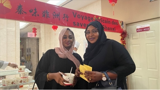 陜西涼皮+清真肉夾饃受到乍得友人歡迎。主辦方供圖