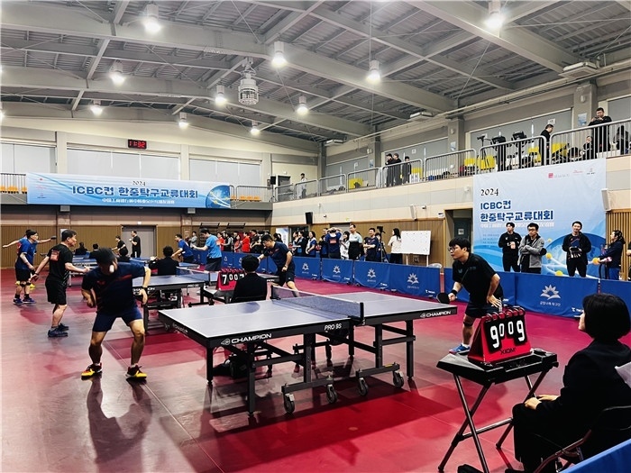 圖為中韓業(yè)余乒乓球友誼賽現(xiàn)場(chǎng)。 首爾中國(guó)文化中心供圖