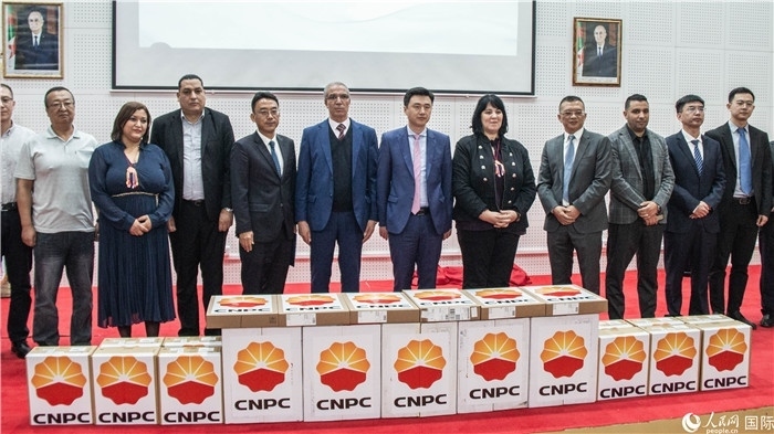 中企向阿爾及利亞大學(xué)捐贈(zèng)電教設(shè)備活動(dòng)現(xiàn)場(chǎng)。人民網(wǎng)記者 郝瑞敏攝