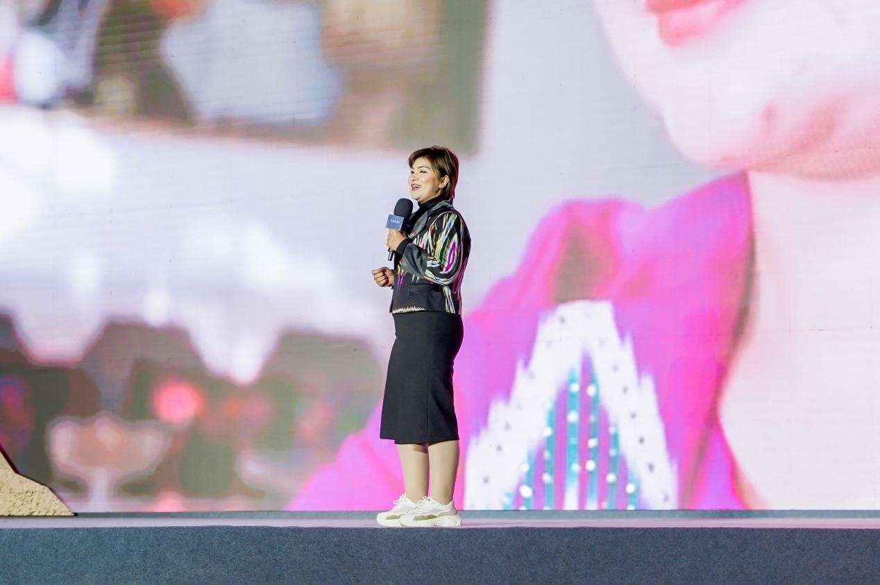 如克亞木·麥提賽地在“何以中國·五星出東方”網(wǎng)絡(luò)主題宣傳活動現(xiàn)場演講。人民視頻供圖