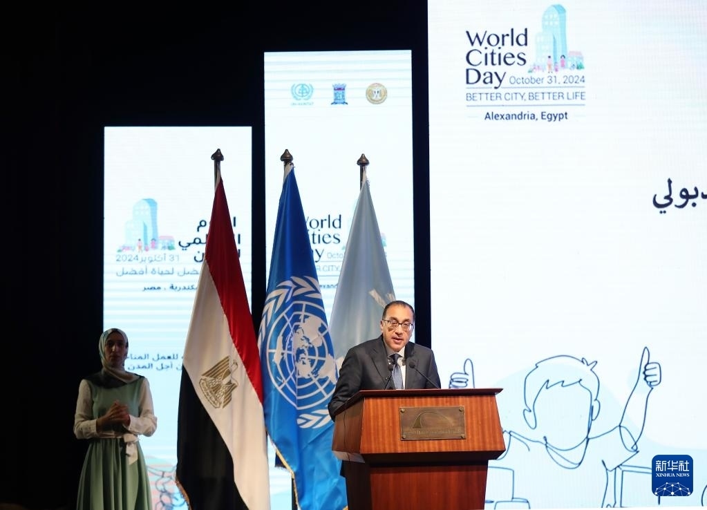 10月31日，在埃及亞歷山大，埃及總理馬德布利在活動上致辭。新華社記者 王東震 攝