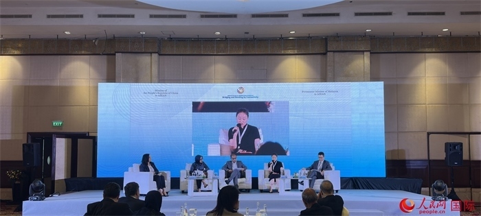 “企業(yè)對(duì)中國(guó)東盟互聯(lián)互通的責(zé)任與貢獻(xiàn)”分議題討論現(xiàn)場(chǎng)。人民網(wǎng)記者 曹師韻攝