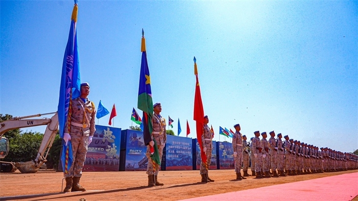 授勛官兵莊嚴(yán)列隊(duì)。王軍杰攝