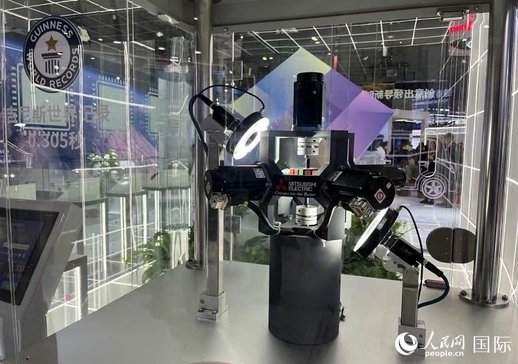 三菱電機開發(fā)的魔方機器人是吉尼斯世界紀(jì)錄保持者。人民網(wǎng)記者 陳思攝