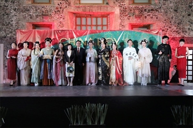 墨西哥華人婦女聯(lián)合總會木蘭藝術團的中國古代服裝表演。主辦方供圖