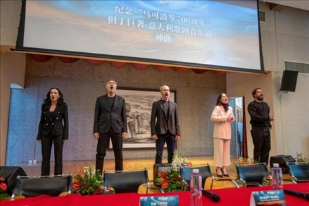 發(fā)布會現(xiàn)場，主創(chuàng)表演音樂劇片段。主辦方供圖