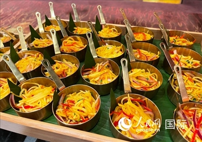 馬來西亞美食節(jié)現(xiàn)場準(zhǔn)備的美食。人民網(wǎng) 王婧攝