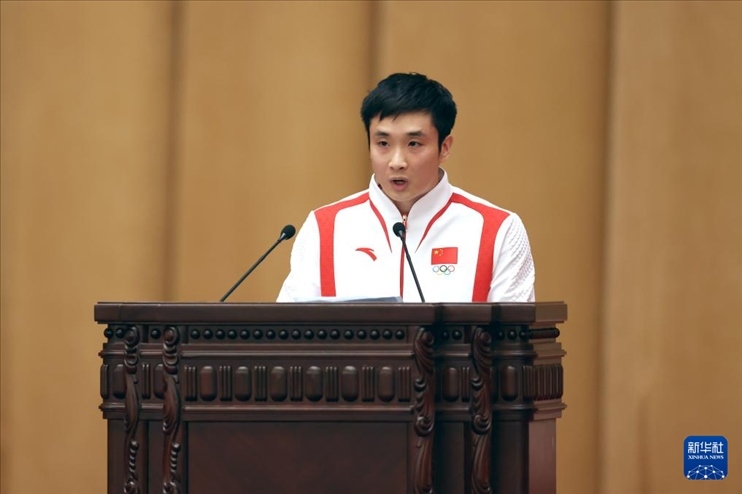 11月15日，跳水運動員曹緣在報告會上發(fā)言。新華社記者 李明 攝