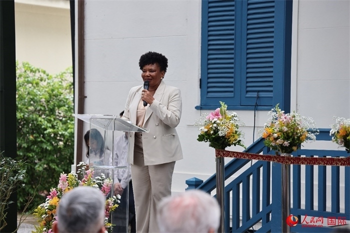 巴西文化部部長(zhǎng)梅內(nèi)塞斯在開園儀式上發(fā)表致辭。人民網(wǎng)記者 張志文攝