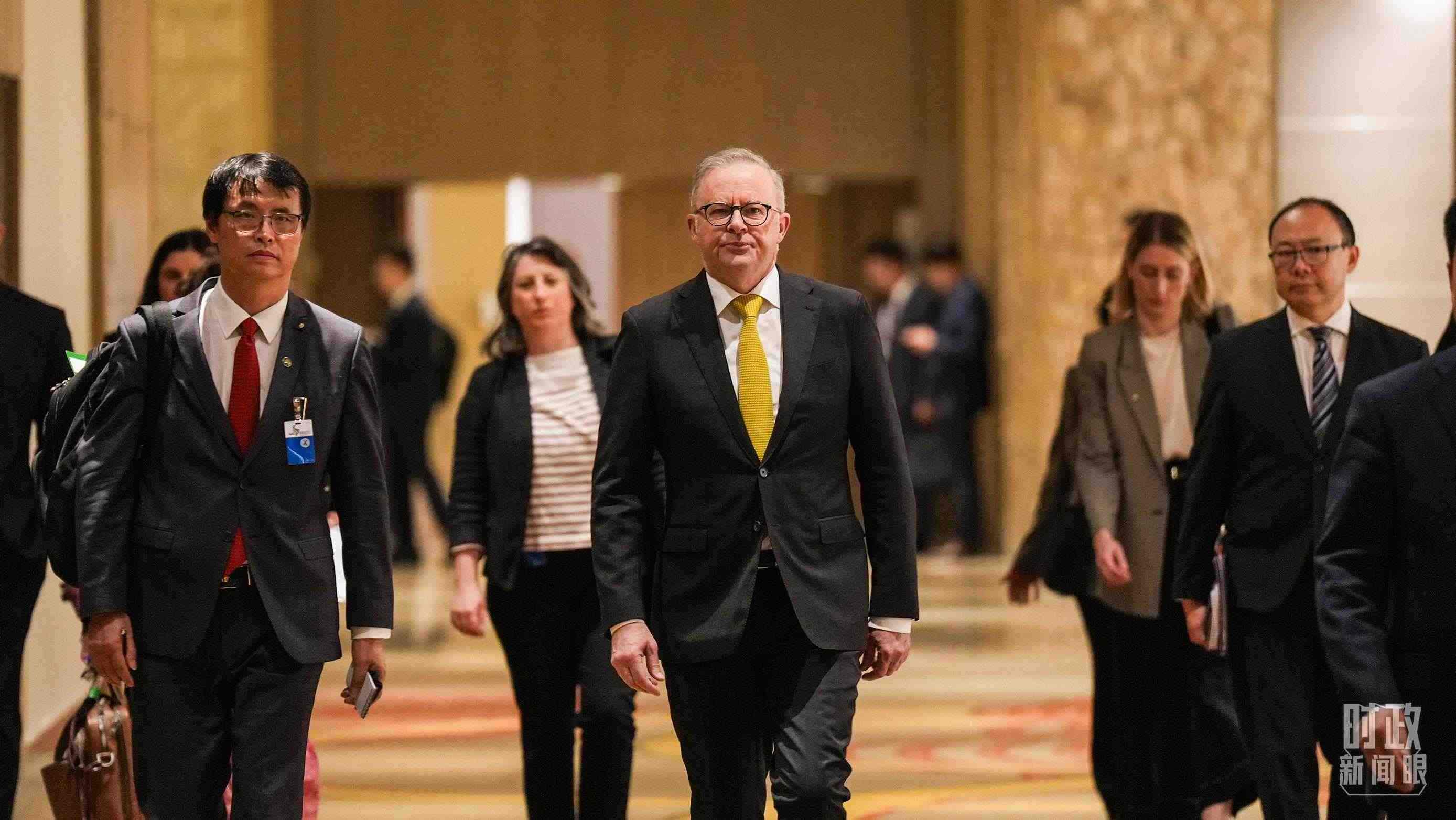 △澳大利亞總理阿爾巴尼斯抵達(dá)會(huì)見現(xiàn)場(chǎng)。（總臺(tái)記者李晉拍攝）