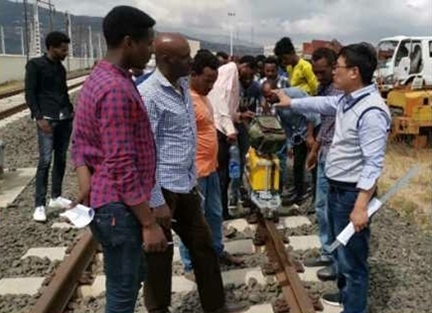 山東職業(yè)學(xué)院開展亞吉鐵路運(yùn)營(yíng)技術(shù)培訓(xùn)。教育部職業(yè)教育與成人教育司供圖