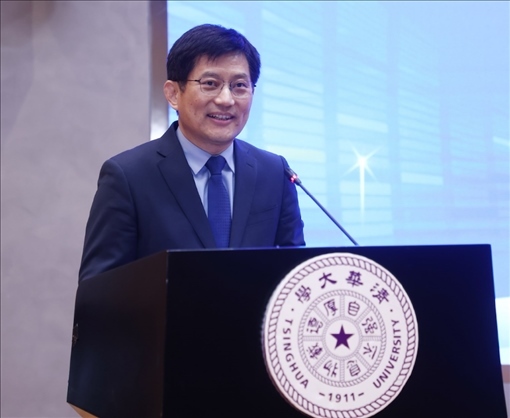 清華大學(xué)國(guó)家治理研究院執(zhí)行院長(zhǎng)、清華大學(xué)計(jì)算社會(huì)科學(xué)與國(guó)家治理實(shí)驗(yàn)室執(zhí)行主任孟慶國(guó)教授演講。供圖單位：清華大學(xué)國(guó)家治理研究院