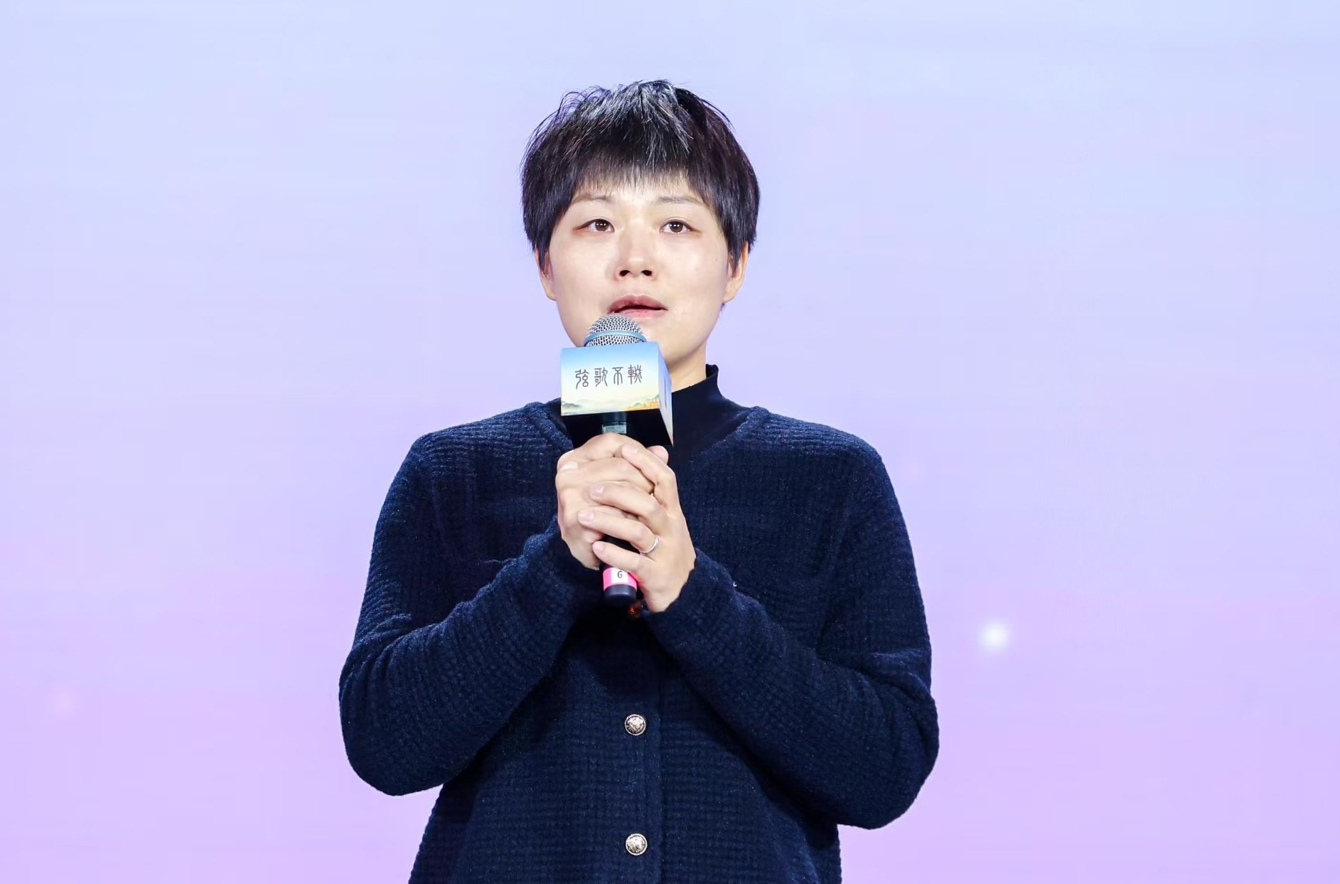 “中國(guó)好人”欒留偉妻子薛巧艷。人民視頻供圖。