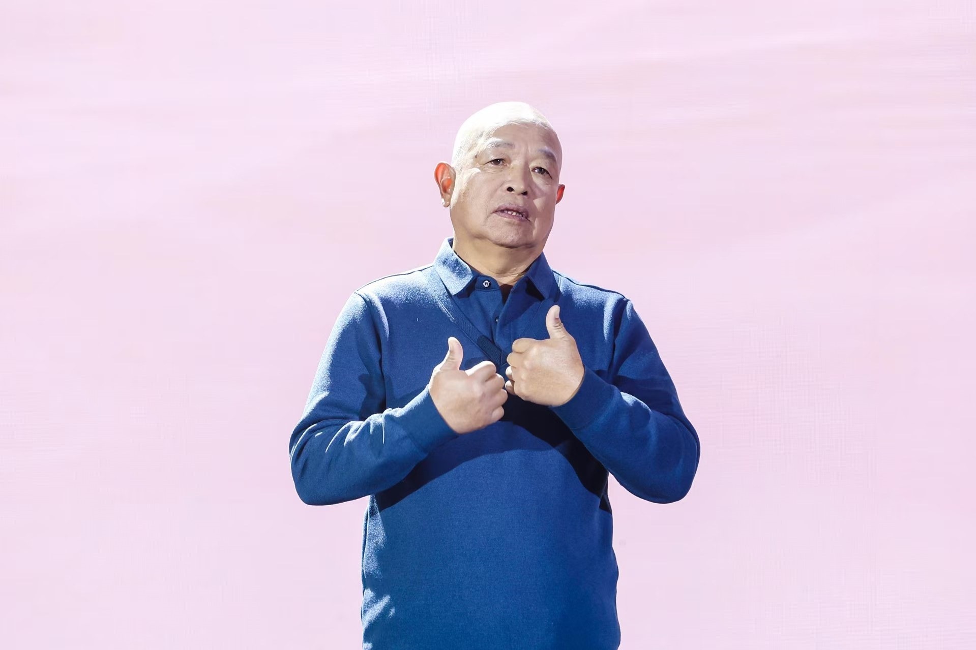 “山東好人”、煙臺市無聲洗車場經(jīng)理柳興濤。人民視頻供圖。