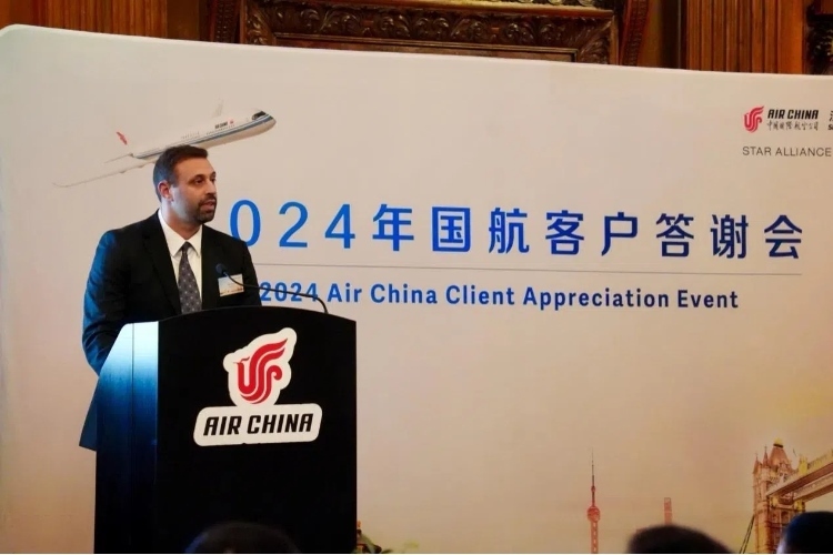 英國48家集團(tuán)俱樂部主席杰克·佩里發(fā)表致辭。吳若鳴攝