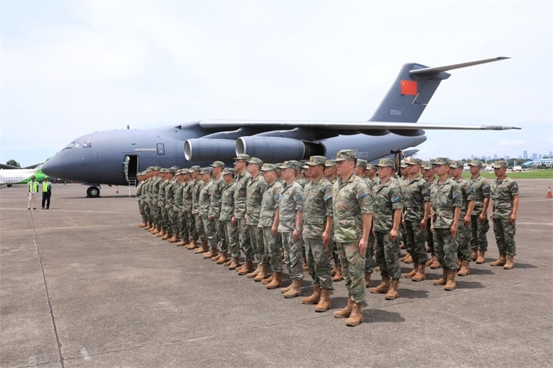 中方參演部隊搭乘運—20運輸機飛抵印尼國民軍空軍哈利姆機場。 龔勝祥攝