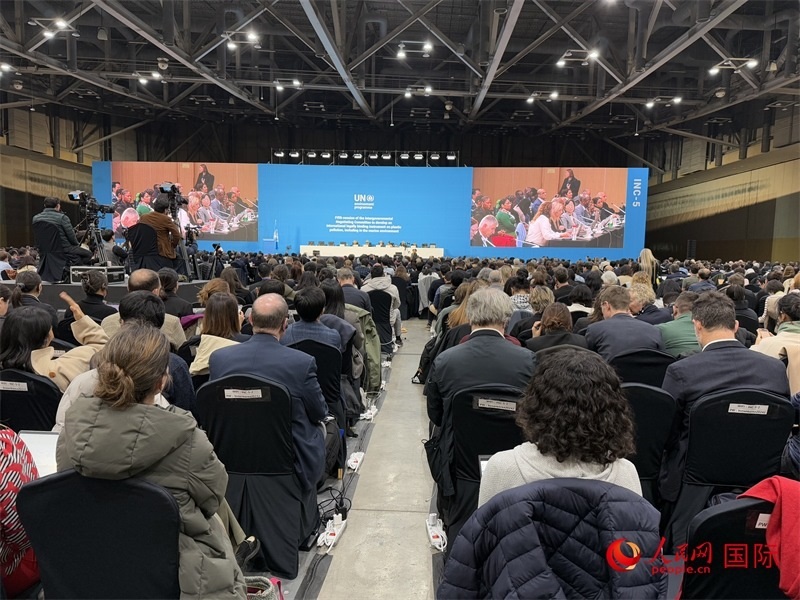 圖為塑料污染政府間談判委員會(huì)第五次會(huì)議現(xiàn)場(chǎng)。人民網(wǎng)記者 莽九晨攝