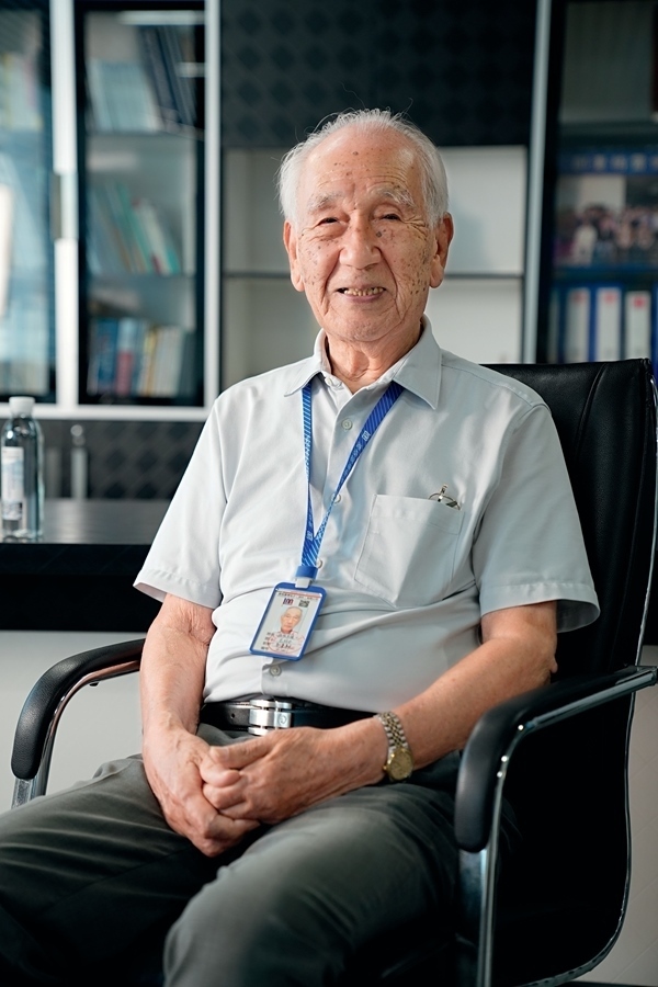 2024年8月，佐佐木俊一在深圳接受本刊記者采訪。