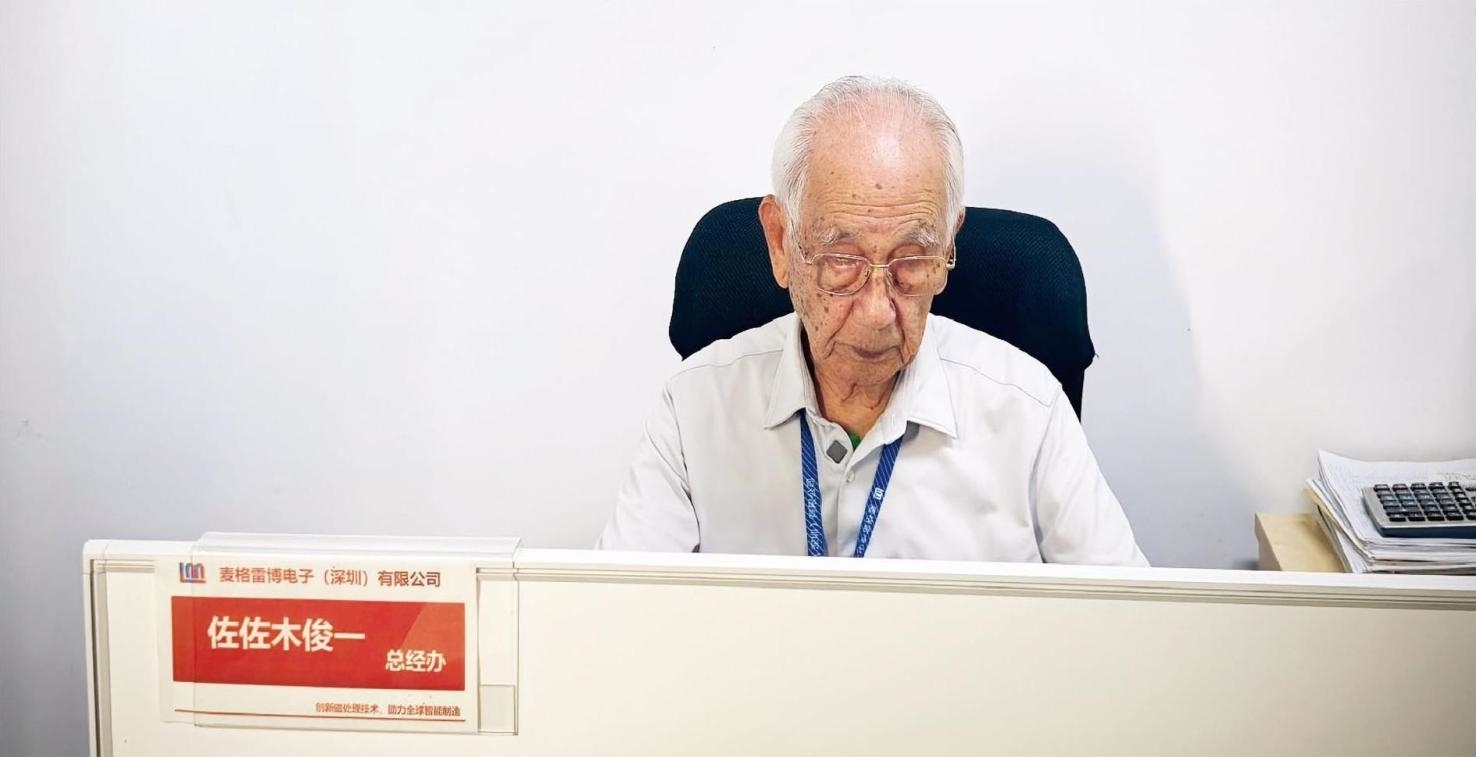 佐佐木俊一在工位上工作。（本刊記者 馮璐／攝）