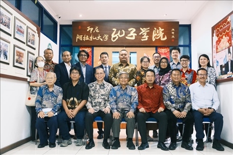 參會(huì)嘉賓合影。阿拉扎大學(xué)孔子學(xué)院供圖