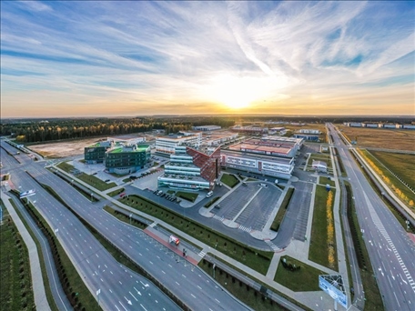 這是當(dāng)?shù)貢r(shí)間2021年10月19日在白俄羅斯首都明斯克郊區(qū)拍攝的中白工業(yè)園。