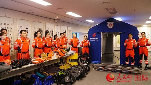國航日韓支社捐贈的專業(yè)救援裝備。人民網(wǎng) 蔣曉辰攝