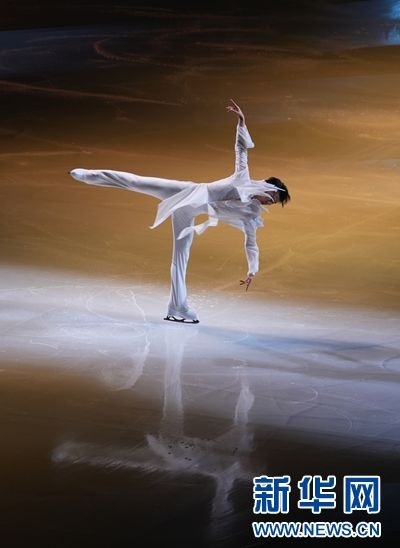 圖為羽生結(jié)弦在表演中。記者 錢錚 攝