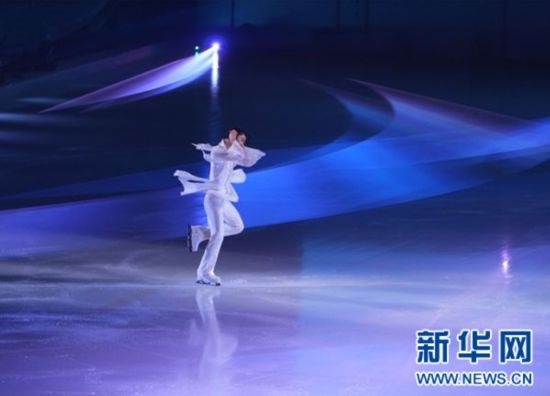 圖為羽生結(jié)弦在表演中。記者 錢錚 攝