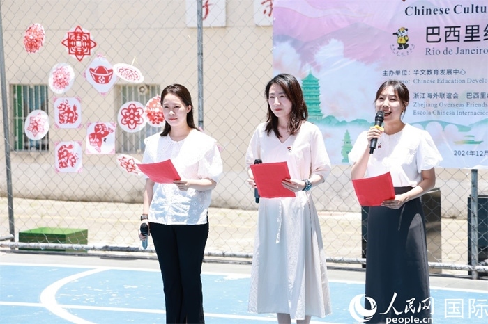 詩(shī)歌朗誦《我的南方和北方》表達(dá)了對(duì)祖國(guó)家鄉(xiāng)大好河山的熱愛。人民網(wǎng)記者 陳海琪攝