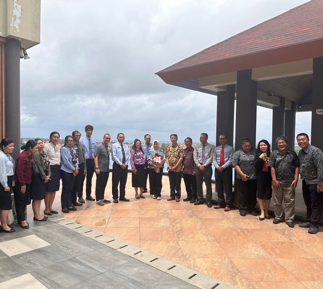 座談會全體人員合影。烏達雅納大學旅游孔子學院供圖