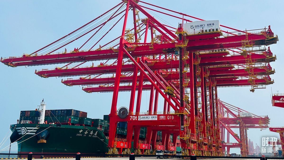 △山東日照港。（總臺(tái)央視記者范一鳴拍攝）